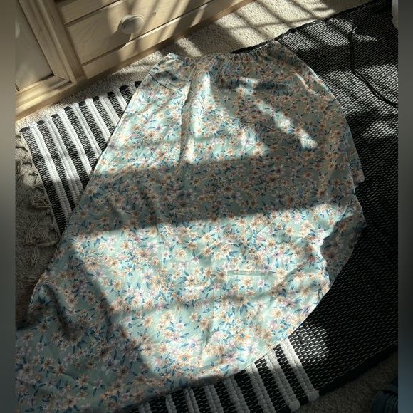 Love is all skirt - Picture 1 of 3